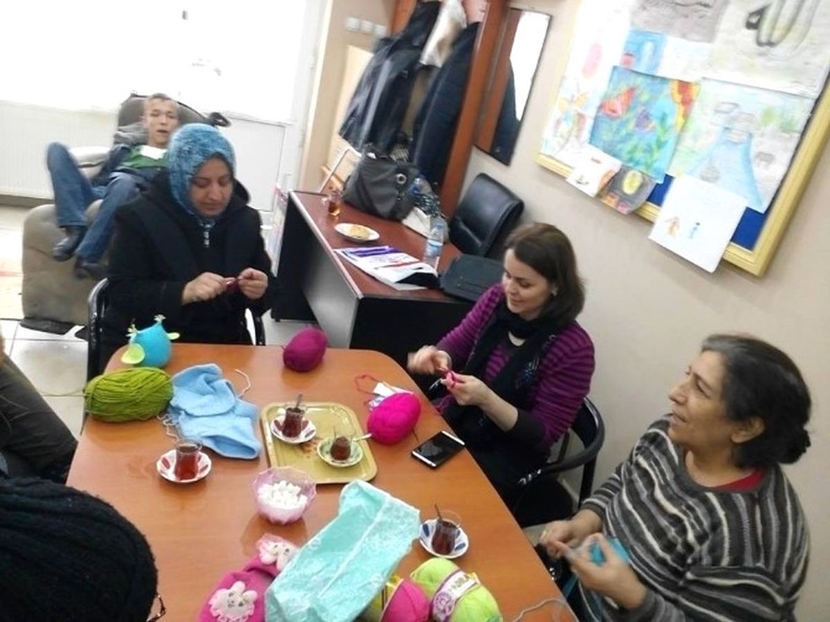 Bozüyük\'te Engelliler Derneğinde Örgü Oyuncak Bebek Kursu Açıldı