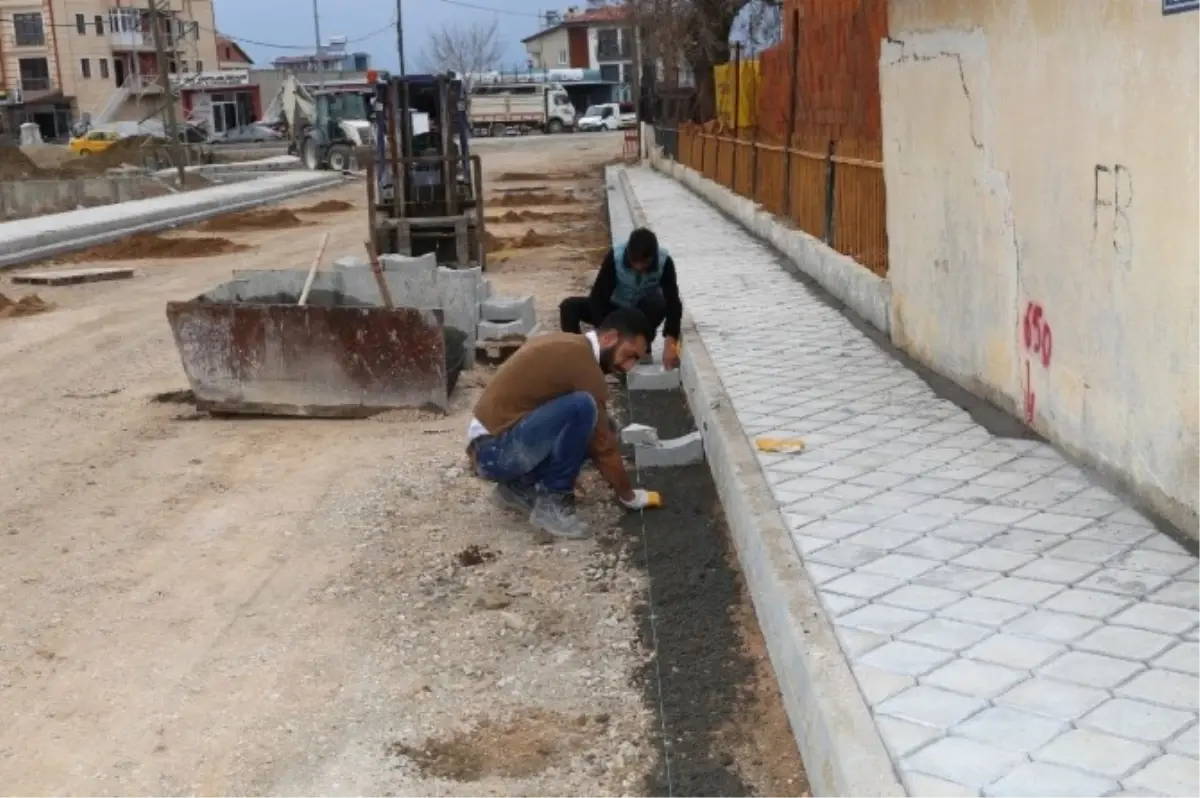 Burhaniye Belediyesine Yol Yapım Seferberliği