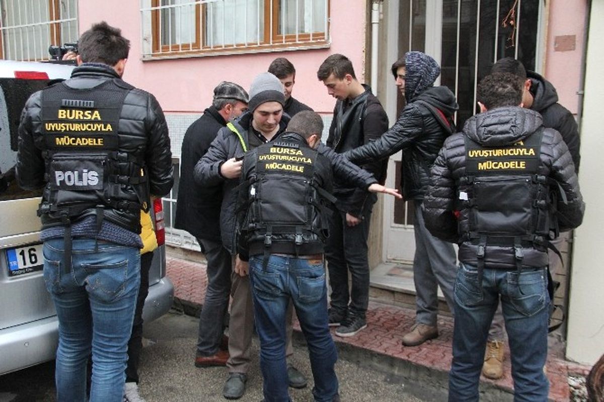 Bursa\'da Okul Önlerinde Polis Kontrolü