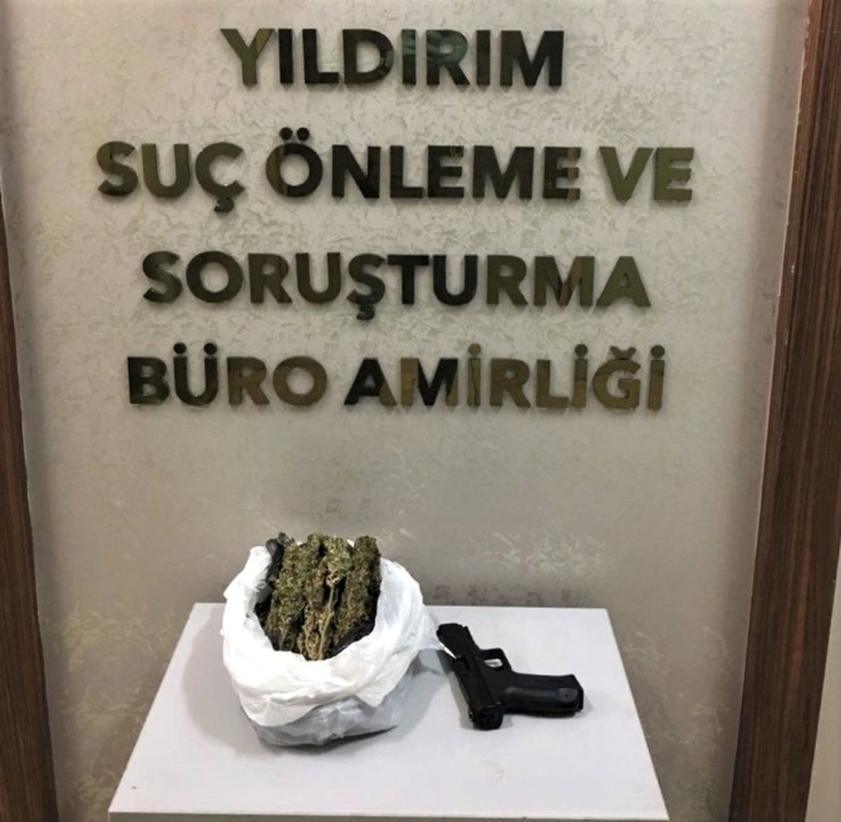 Bursa\'da Uyuşturucu Tacirlerine Şok Operasyon