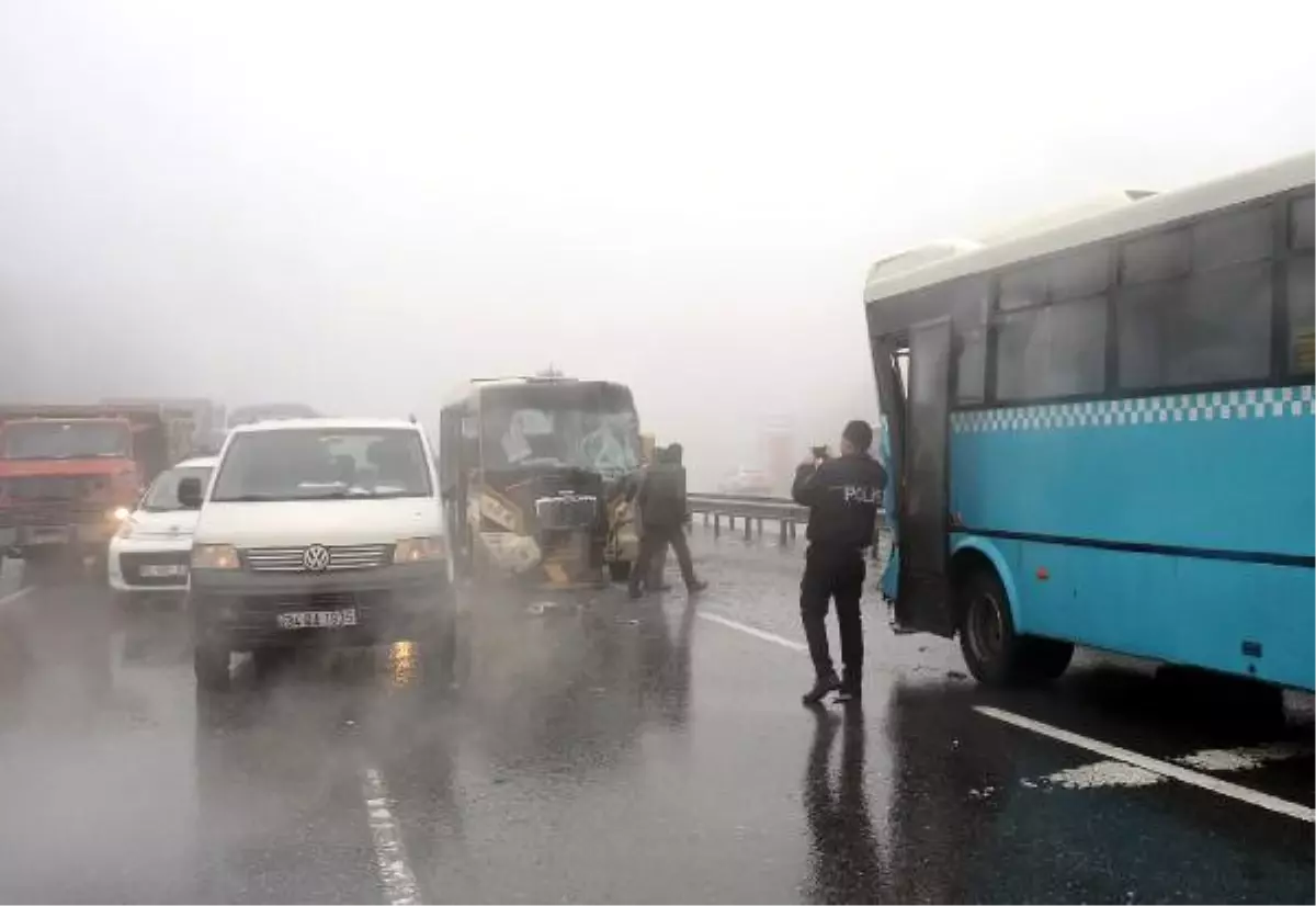 Dolmuş, Özel Halk Otobüsüne Arkadan Çarptı: 7 Yaralı