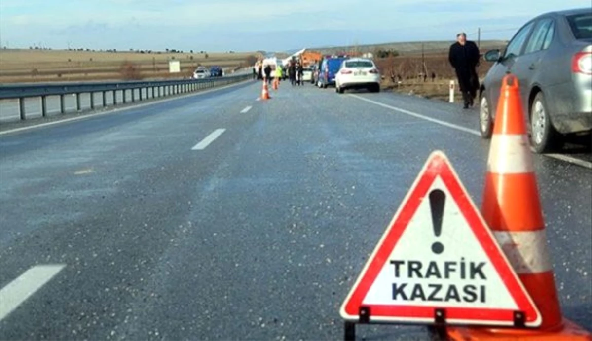 Dolmuş, Özel Halk Otobüsüne Arkadan Çarptı: 7 Yaralı