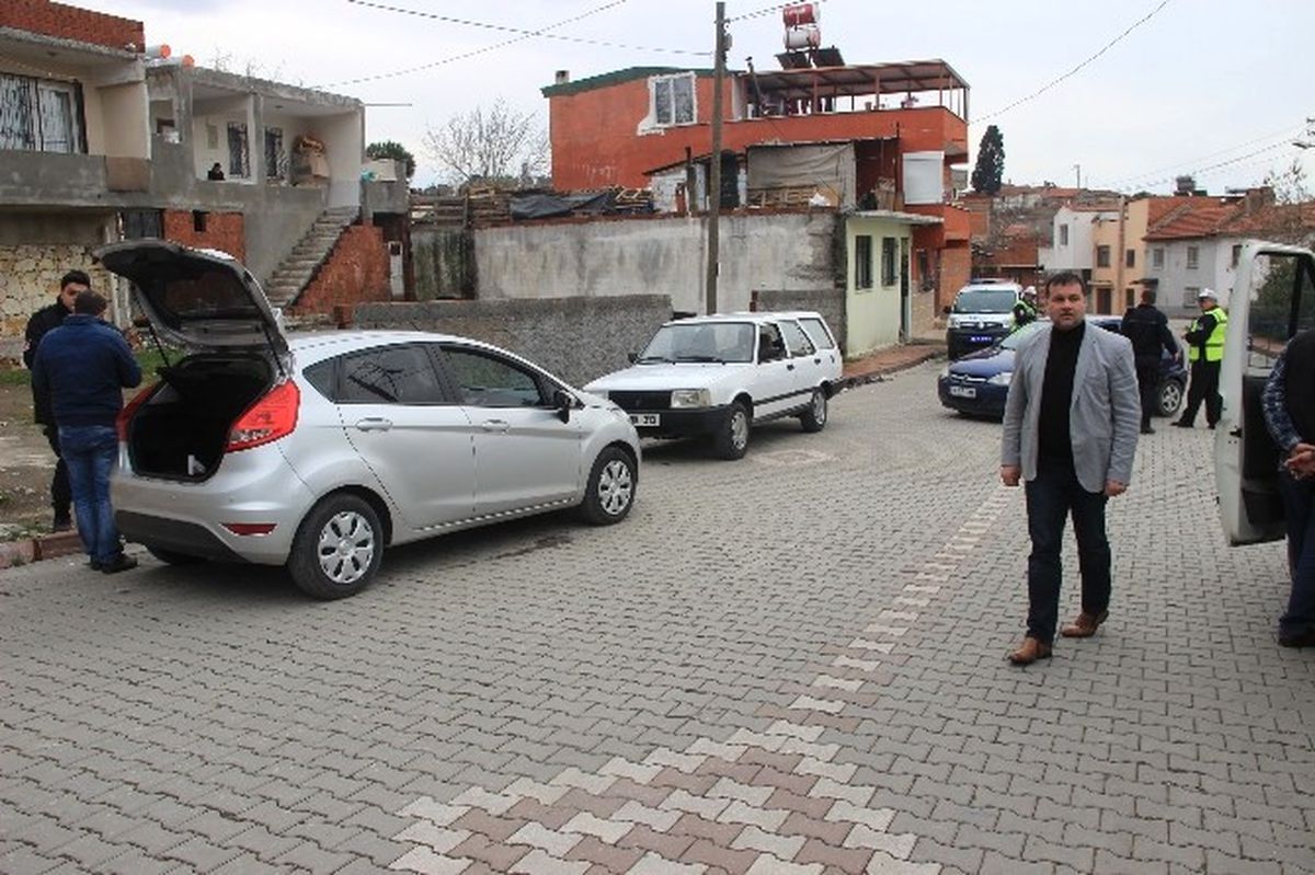 Edremit\'te Uyuşturucudan Ölümlerin Artması Üzerine Mahalle Polis Ablukasına Alındı