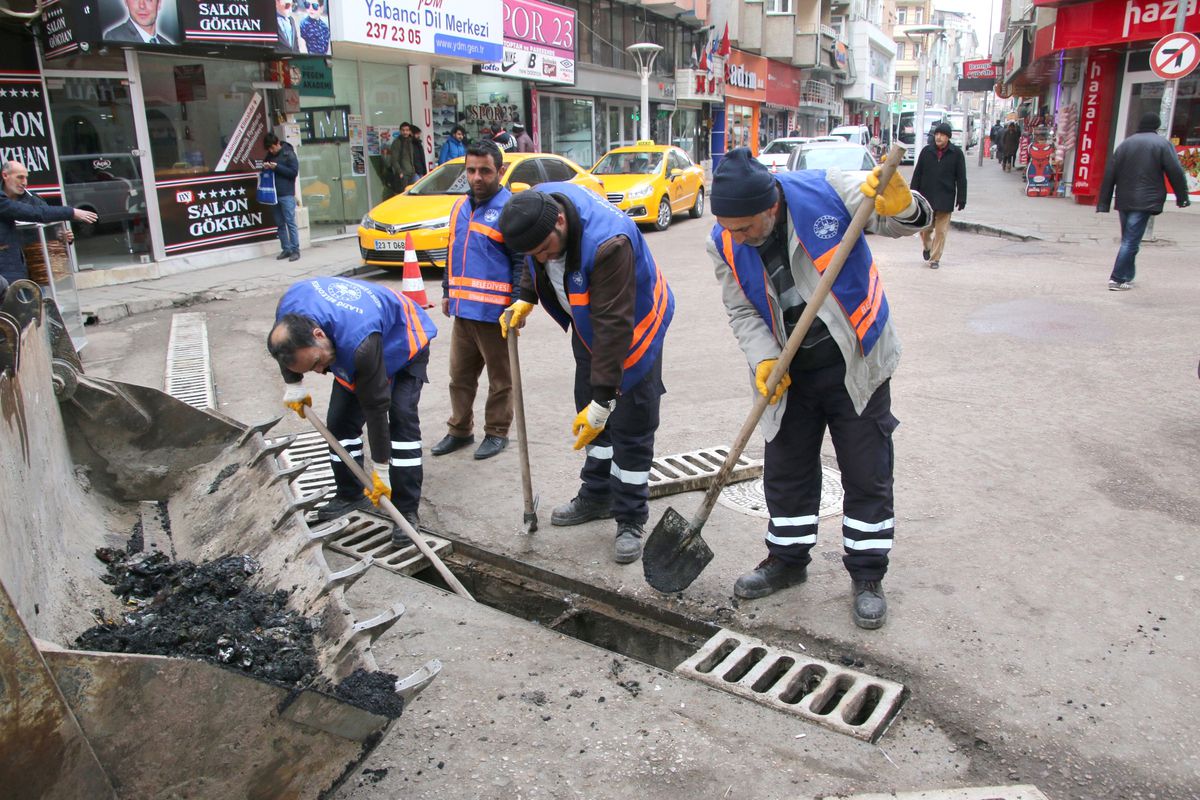 Elazığ Belediyesi\'nden 38 Mahallede Topyekun Bakım Ve Temizlik