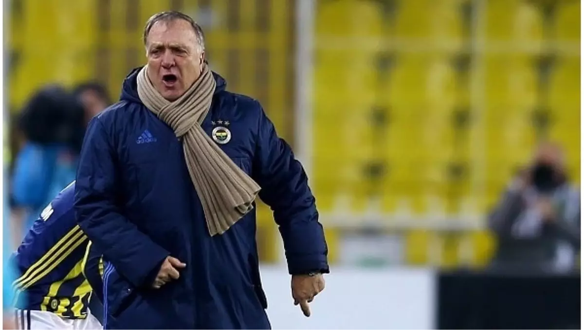 Fenerbahçe, Dick Advocaat\'a Yeni Sözleşme Önerdi