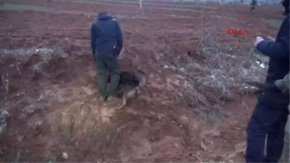 Gaziantep\' Te Polis, Deaş\' Lı 4 Teröristi 150 Kilo Patlayıcı ve Çok Sayıda Mühimmatla Gözaltına Aldı