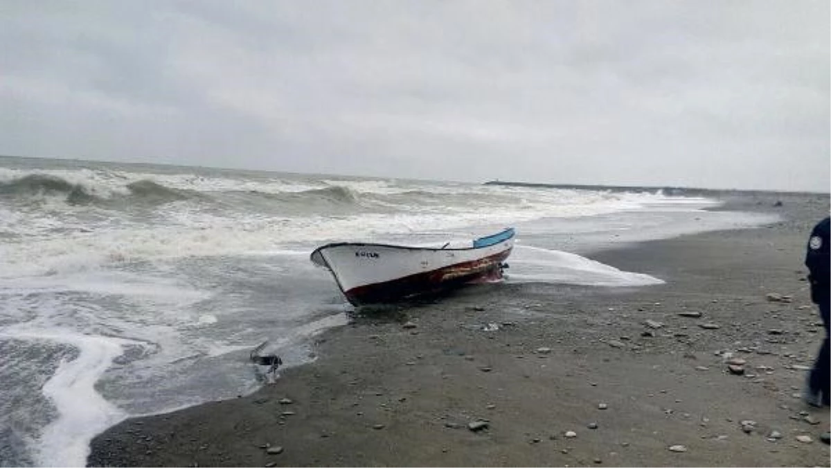 Kayığı Fırtınada Alabora Olan Balıkçı Kayboldu