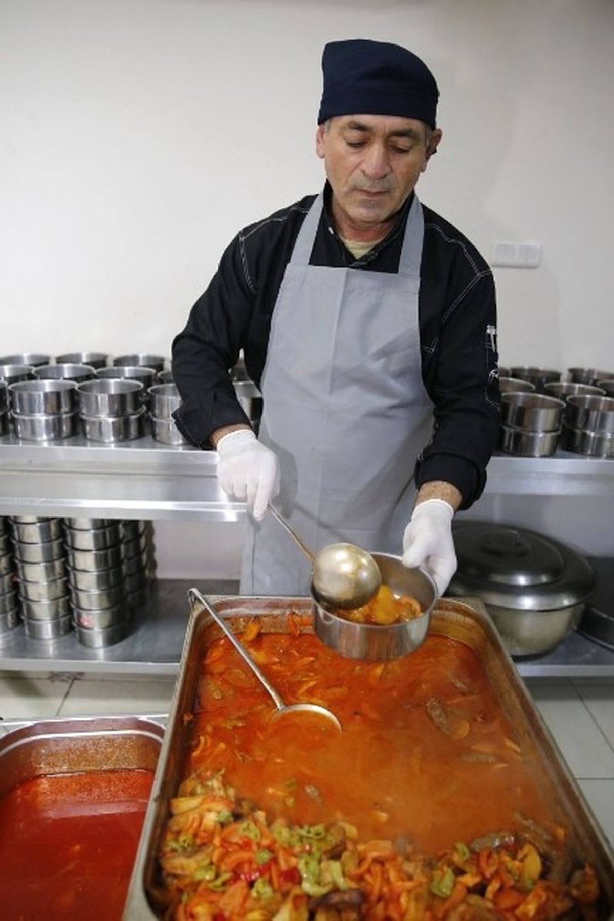 Konak\'ta Hem Karınları, Hem Gönülleri Doyuran Hizmet