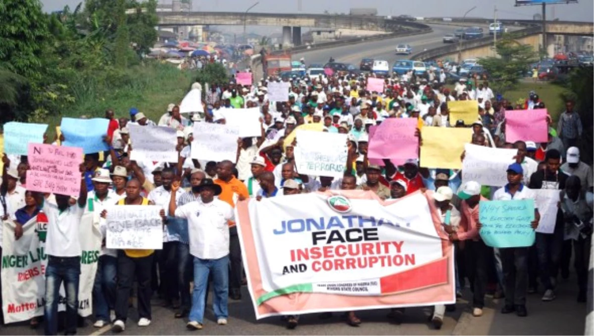 Nijerya\'da Hükümete Protesto