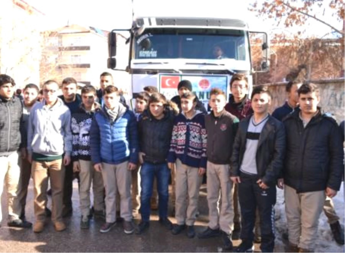 Öğrencilerden Haleplilere Yardım