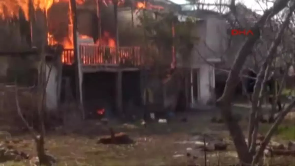 Osmaniye Ahşap Köy Evi Yandı