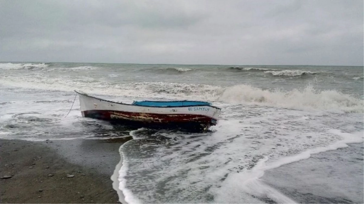Samsun\'da Tekne Alabora Oldu: 1 Kişi Kayıp