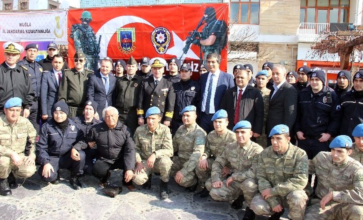 Şehit Polis\'in Kardeşi Uzman Çavuş Hayır Lokması Dağıttı
