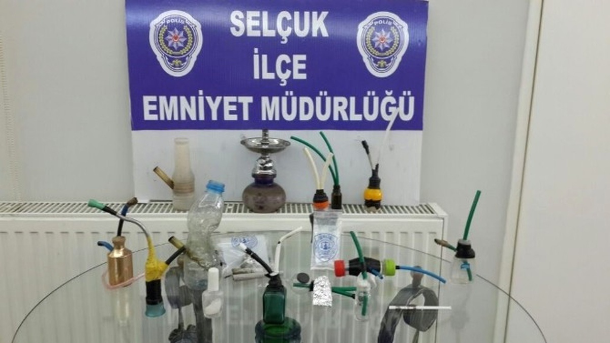 Selçuk\'ta Zehir Tacirlerine Darbe: 5 Gözaltı