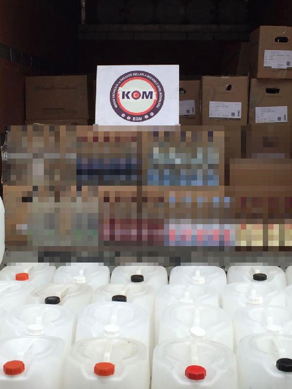 Terk Edilen Kamyondan 3 Bin Şişe Sahte İçki Çıktı
