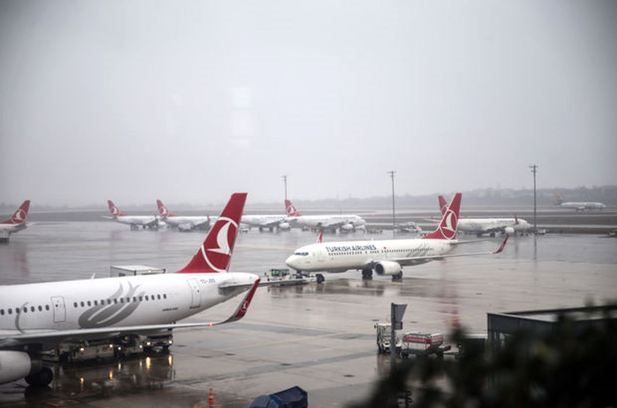 THY Uçağına Otobüs Çarptı