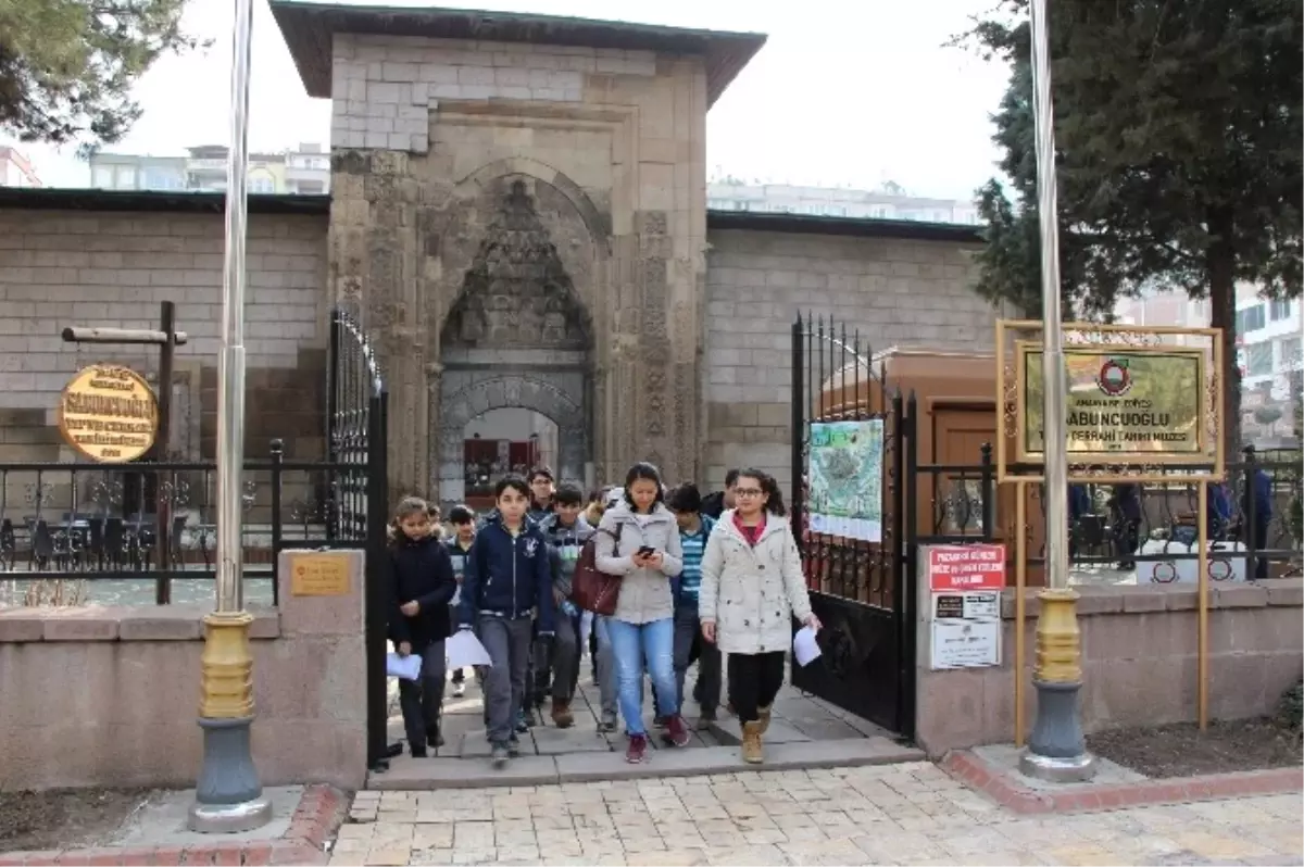 Ünlü Hekimin Adını Taşıyan Müzeyi Binlerce Kişi Gezdi