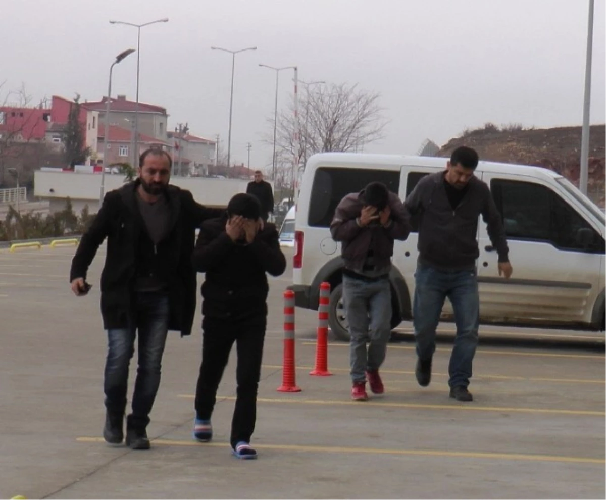 12 İş Yerini Soyan 3 Zanlı Tutuklandı