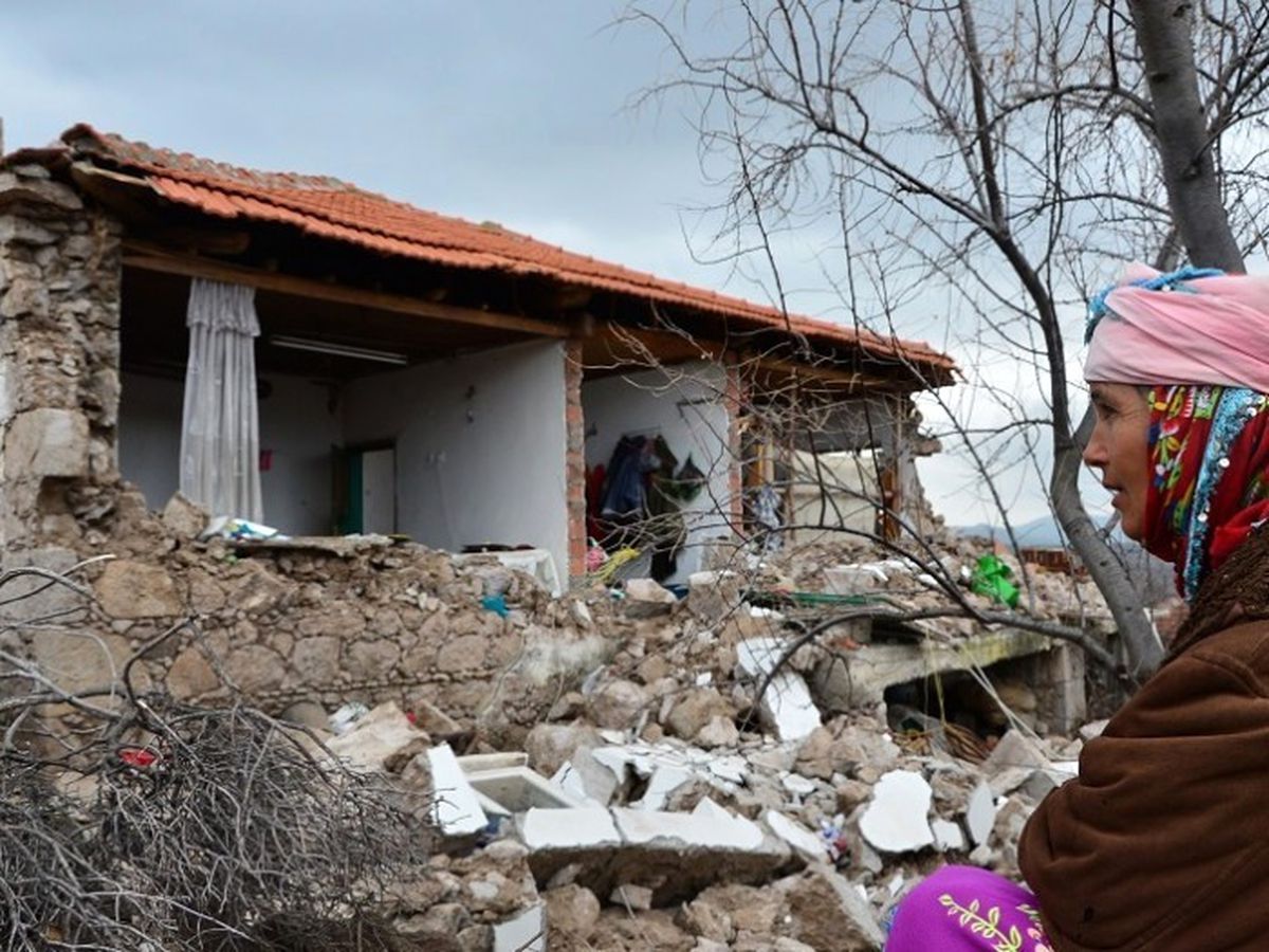 Ayvacık Ilçesinde 5 Büyüklüğünde Deprem Kaydedildi