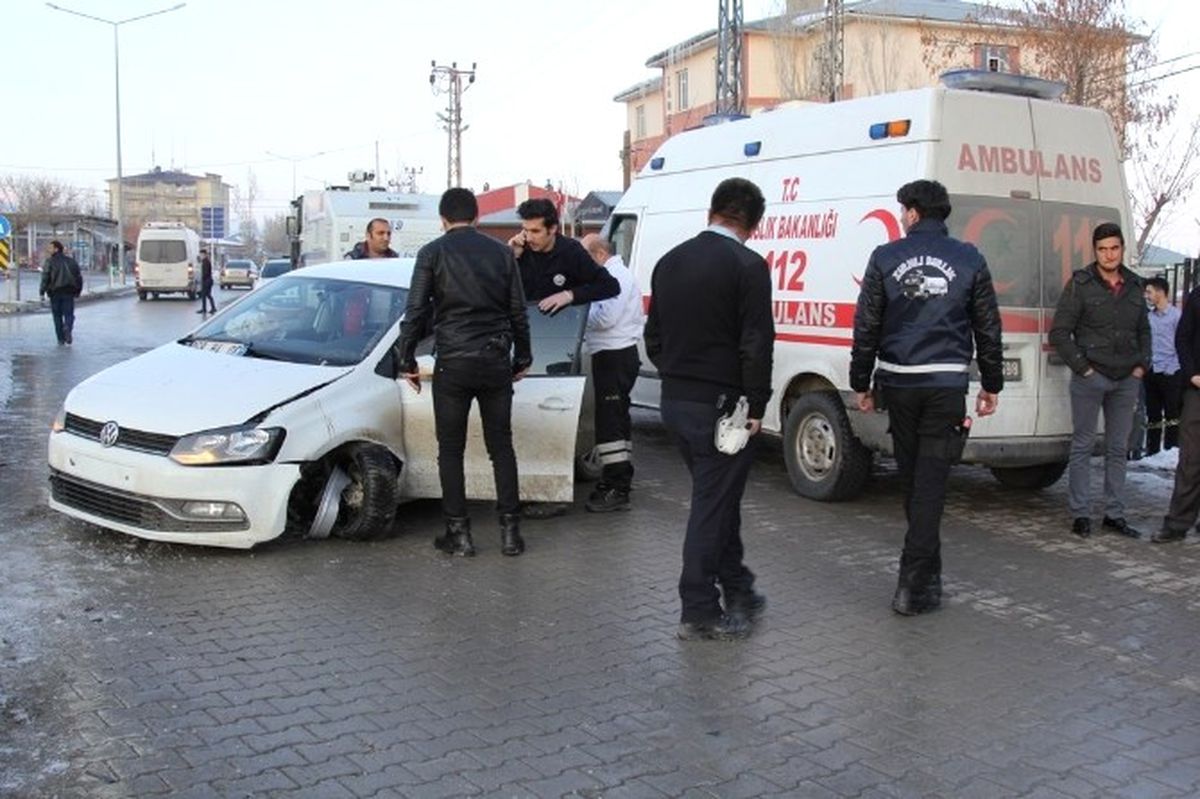Başkale\'de Trafik Kazası: 1 Yaralı