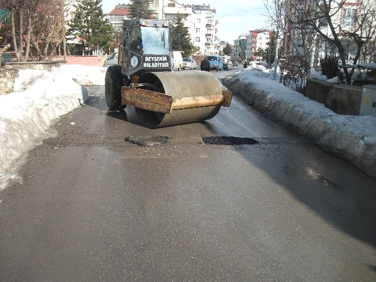 Beyşehir\'de Tahrip Olan Yollar Onarılıyor