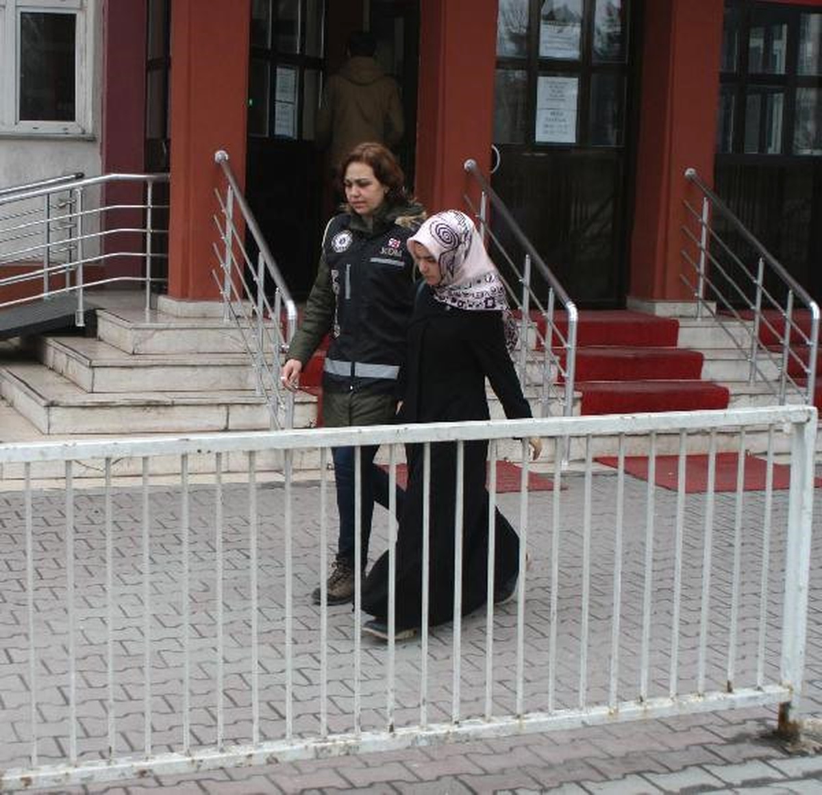 Bolu\'da Fetö\'nün Dernek Ablası Tutuklandı (2)