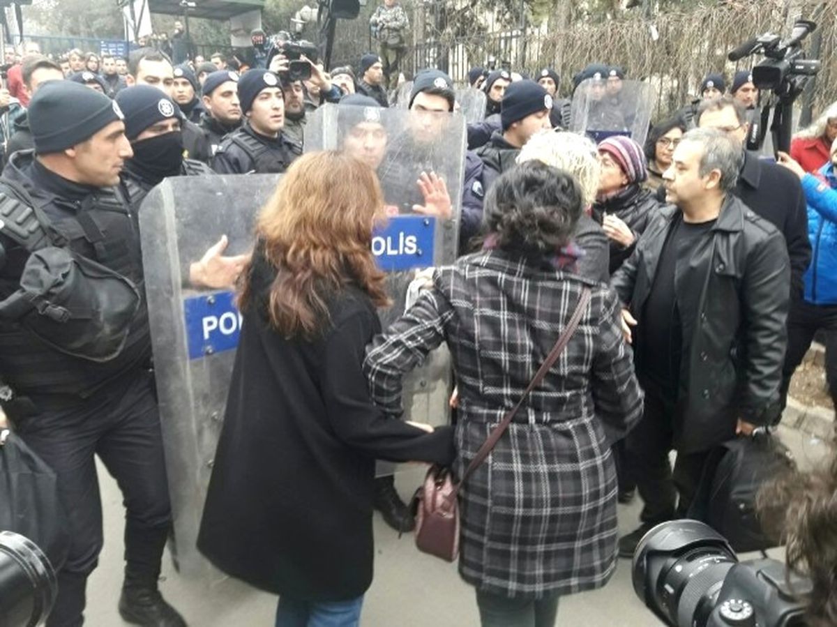 Cebeci Kampüsü\'nde Khk Protestosuna Polis Müdahale Etti