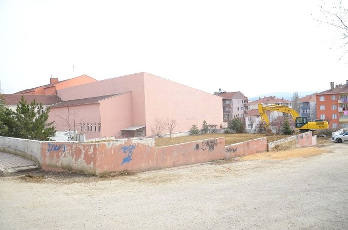 Çökme Riski Bulunan Kütüphane Binasındaki Yıkım Çalışmaları Tamamlandı