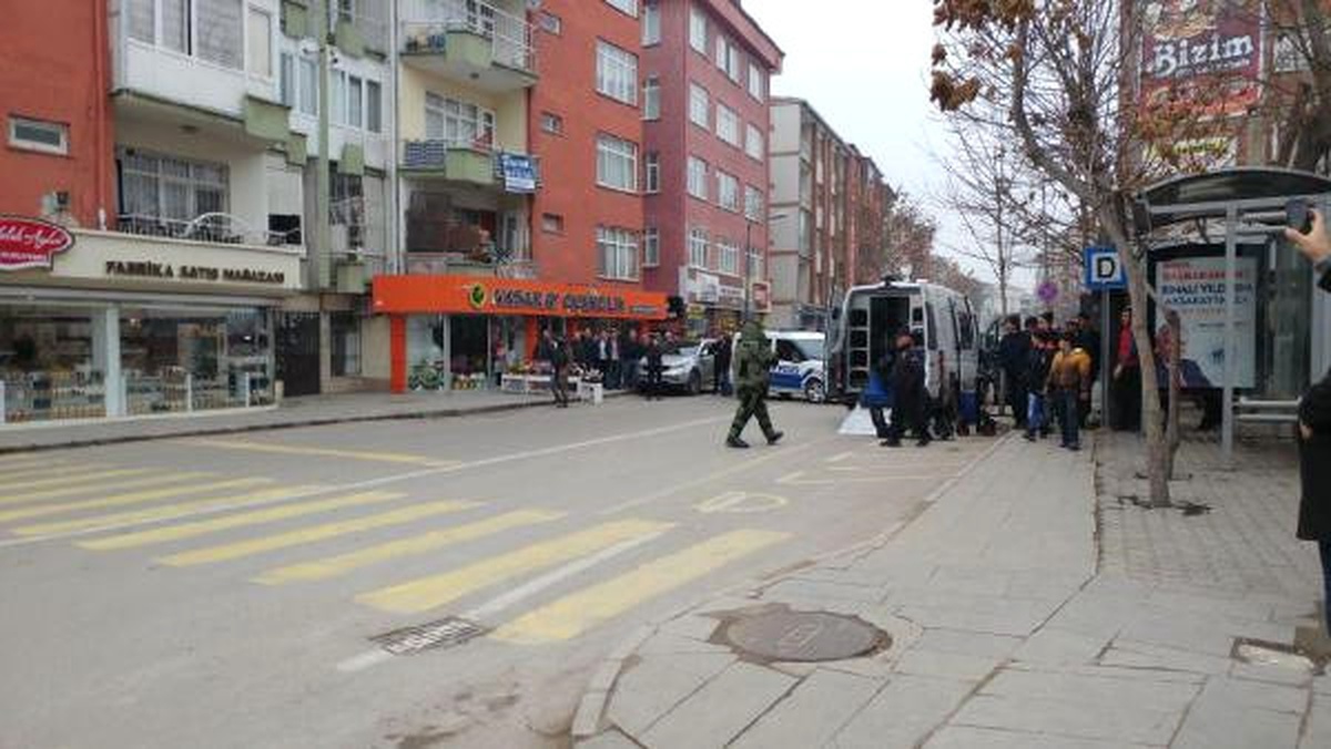 Cumhurbaşkan\'nın Geçiş Güzergahında Şüpheli Paket Paniği