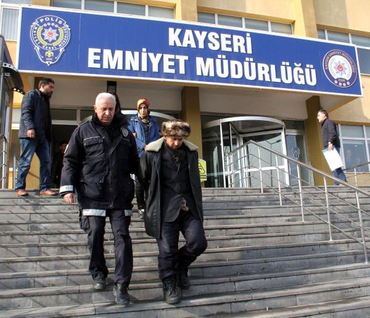 Deaş Operasyonunda 12 Uygur Adliyeye Sevkedildi