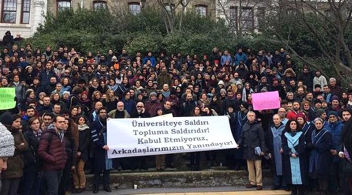Dha İstanbul- Boğaziçi Üniversitesi\'nde İhraç Edilen Akademisyen İçin \'Sessiz\' Eylem