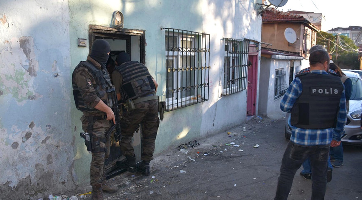 Dha İstanbul- Gaziosmanpaşa\'daki Uyuşturucu Operasyonu: 36 Kişi Adliyeye Sevkedildi