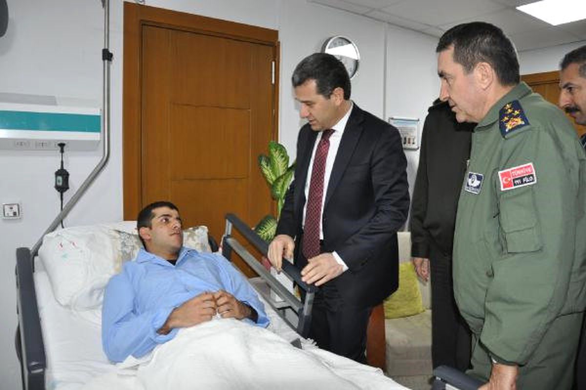 El Bab\'da Yaralanan Teğmeni Vali Hastanede Ziyaret Etti