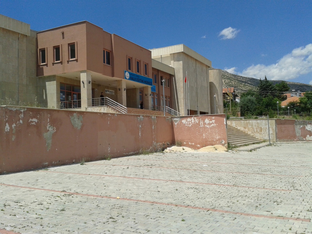 Elmalılı Kadınlara Saunalı Havuzlu Kültür Merkezi