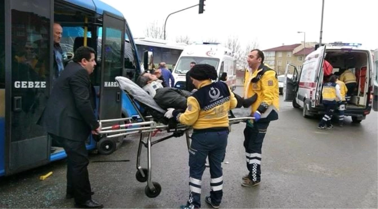 Gebze\'de Minibüs Ile Halk Otobüsü Çarpıştı 8 Yaralı