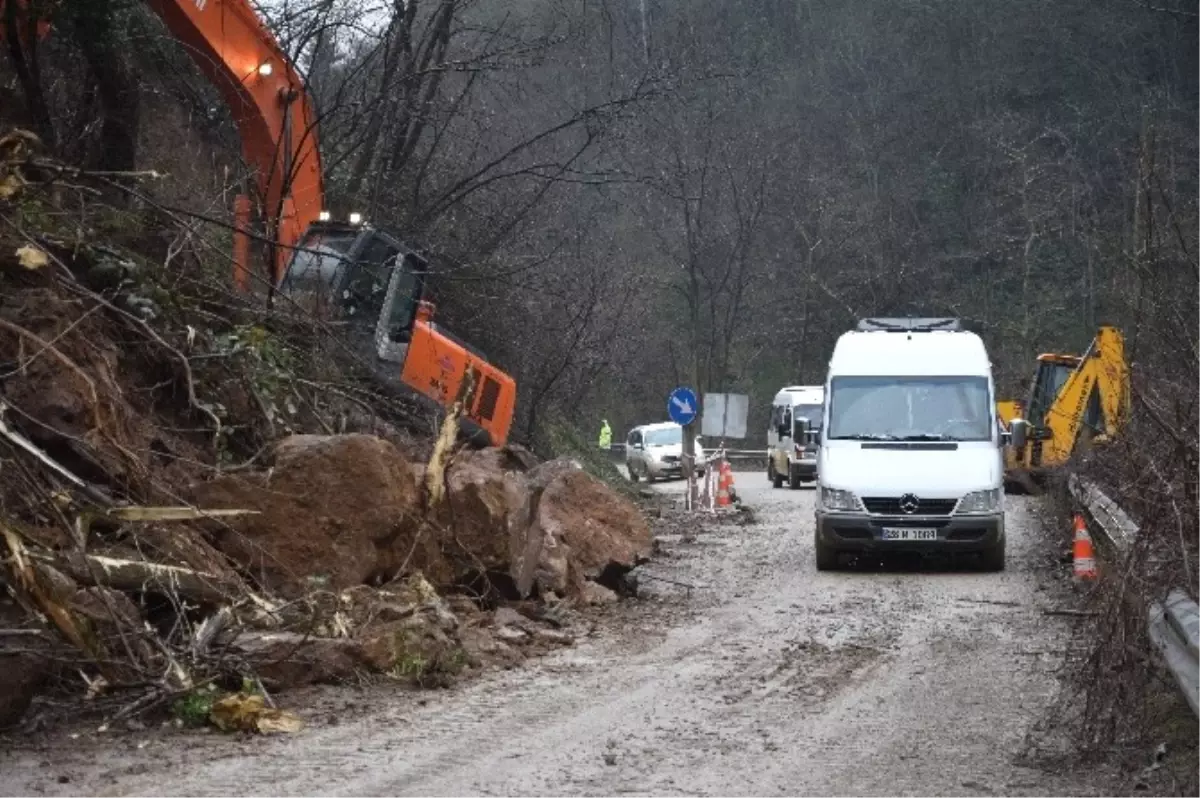 Giresun-Şebinkarahisar Grup Yolunda Heyelan