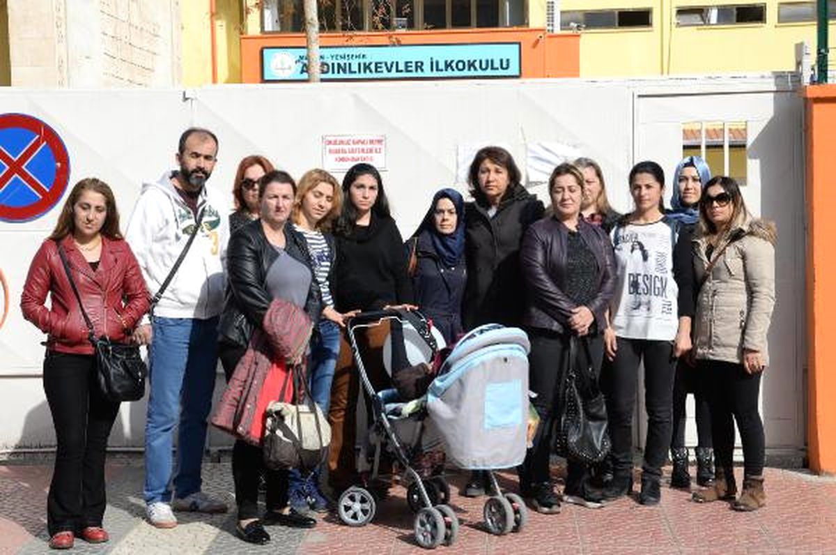 İhraç Edilen Öğretmene Veliler Sahip Çıktı