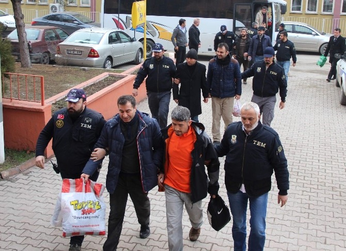Karabük\'te Fetö Operasyonunda 7 Emniyet Mensubu Tutuklandı