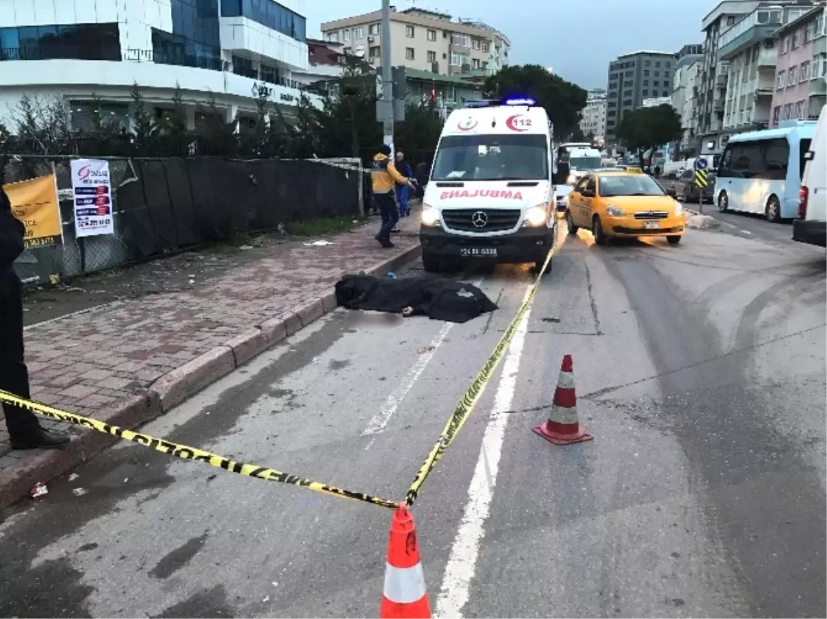 Maltepe\'de Yol Kenarında Erkek Cesedi Bulundu