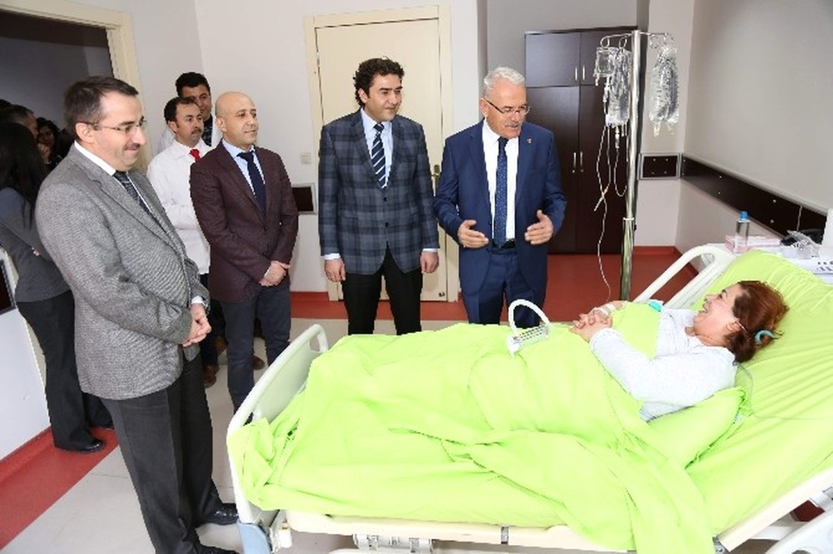 Obezite Hastaları, Fazla Kilolarından Ameliyatla Kurtuluyor