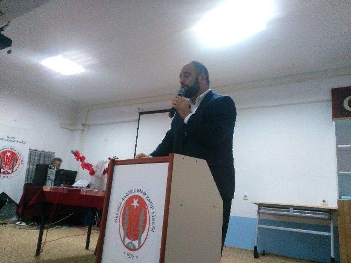 Öğrencilere "Namaz ile Diriliş" Konferansı