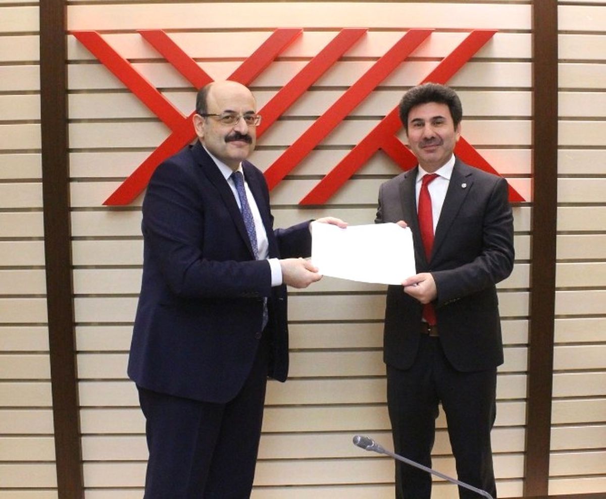 Rektör Karacoşkun, Mazbatasını YÖK Başkanı Saraç\'dan Aldı