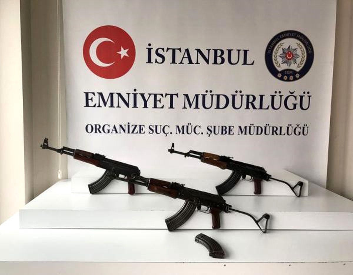 Şanlıurfa\'dan Gönderilen Kargodan Kalaşnikof Silahlar Çıktı