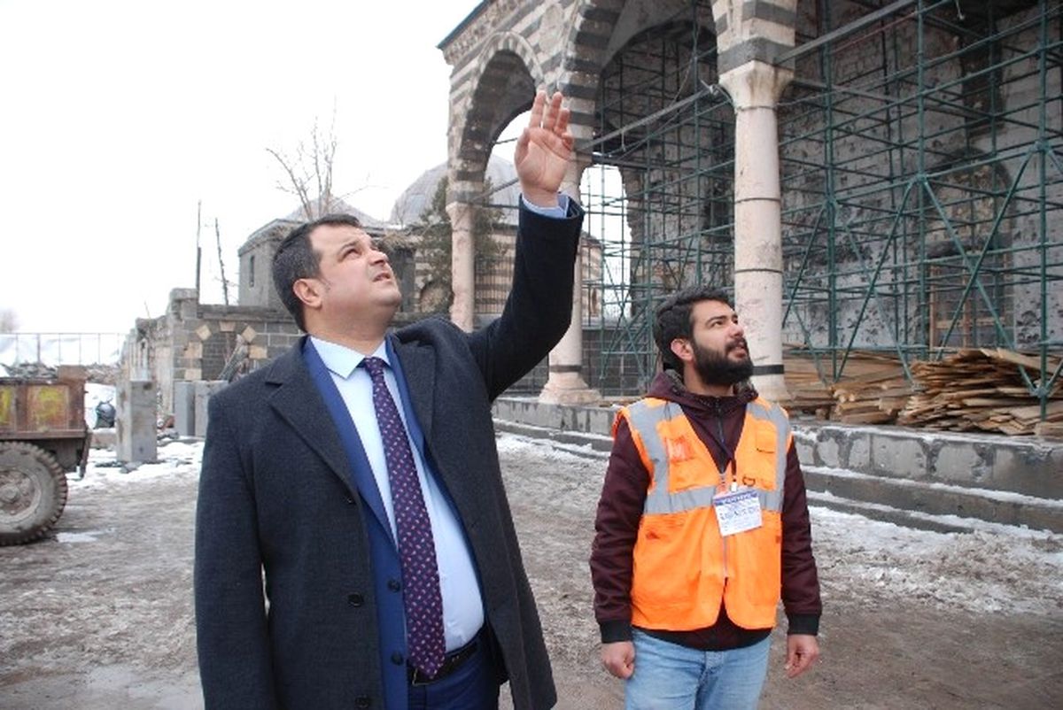 Sur\'da Tarih Yeniden Yazılıyor