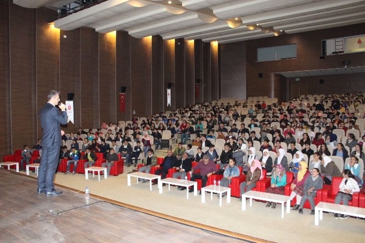 Teog\'a Girecek Öğrencilere "Quantum Motivasyon" Semineri Verildi