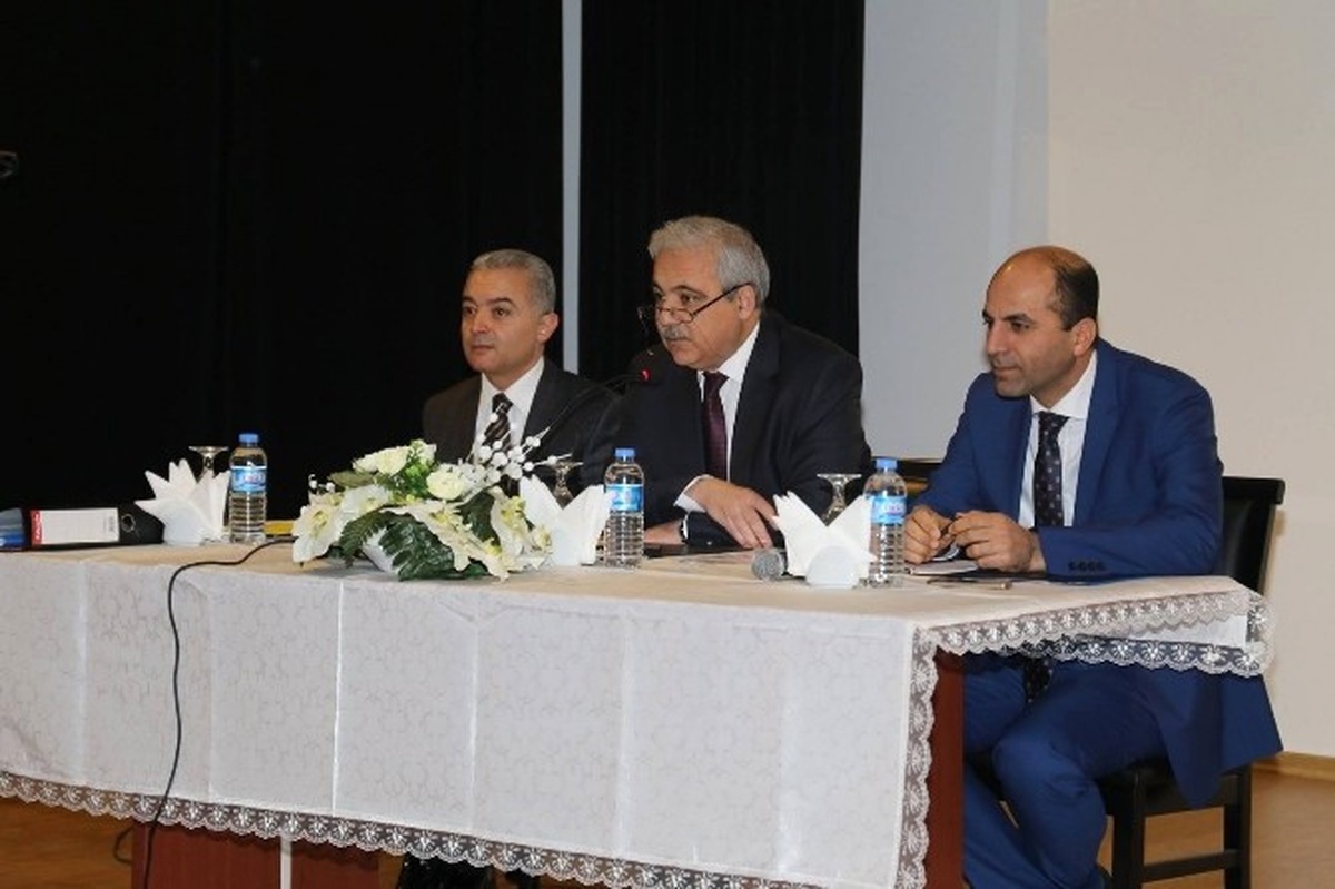 Vali Güvençer Turgutlu\'da Muhtarları Dinledi