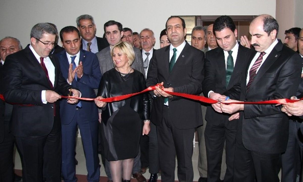 Van\'da Çifte Açılış
