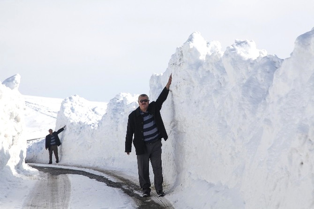 Ahlat\'ta 3 Metre Karda Yol Açma Çalışması