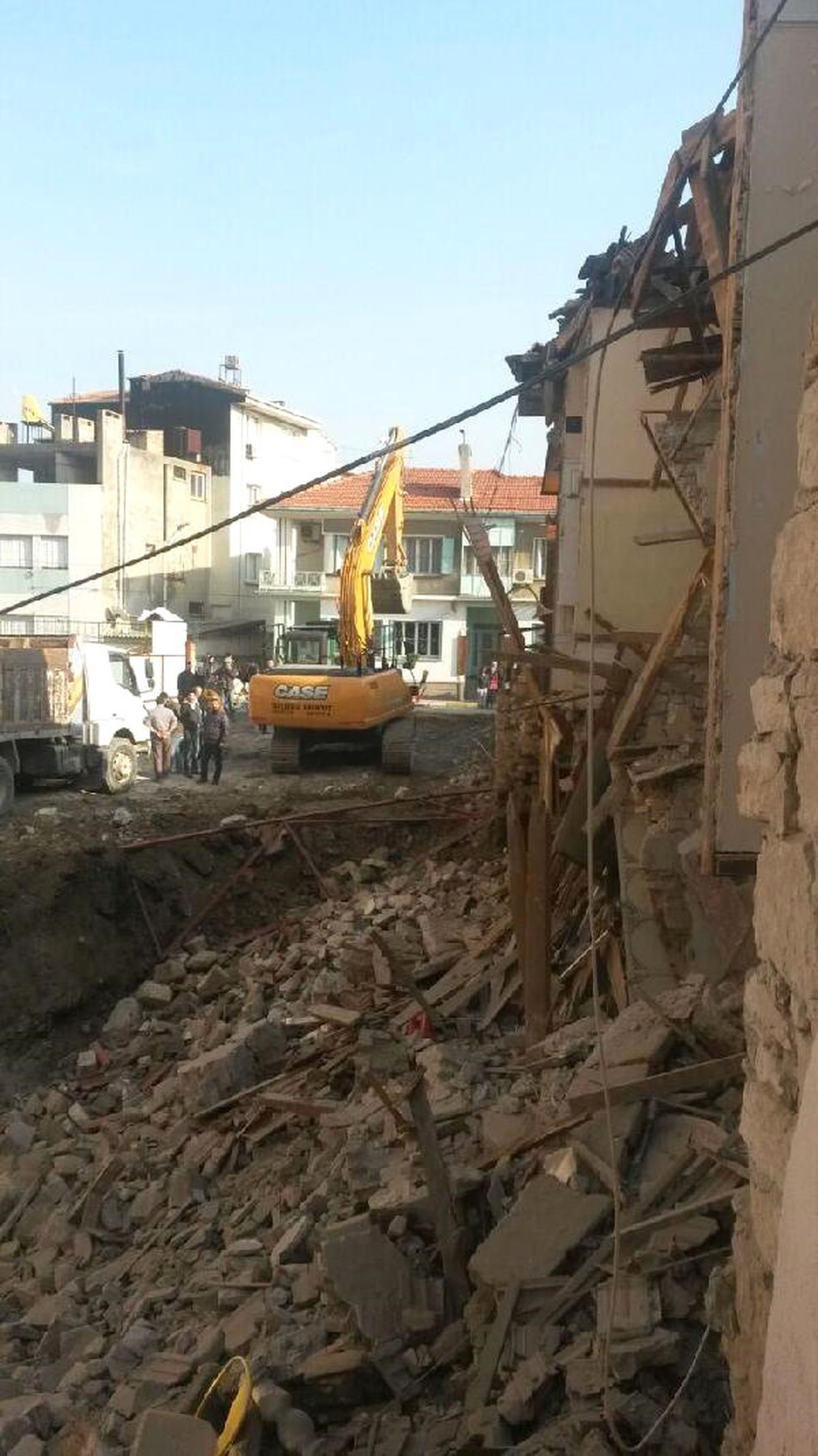 Aydın\'da Tarihi Binanın Duvarı Çöktü
