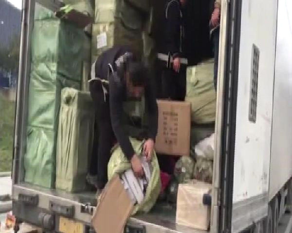 Bağcılar\'da Kaçak Gözlük, Kol Saati ve Suni Deri Operasyonu